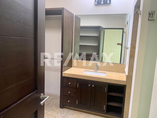 Casa En Venta En El Campanario