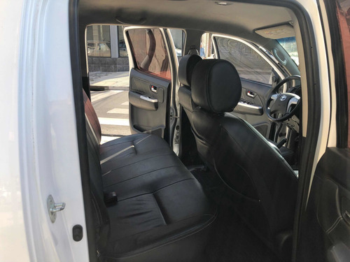 Imagen 8 de 12 de Toyota Hilux 2014 3.0 Cd Srv 171cv 4x2