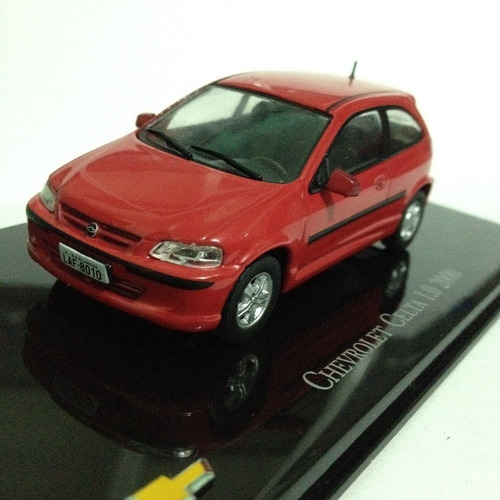 Imagem 3 de 3 de Miniatura Chevrolet Celta 2000 Escala 1/43 Chevrolet Collect