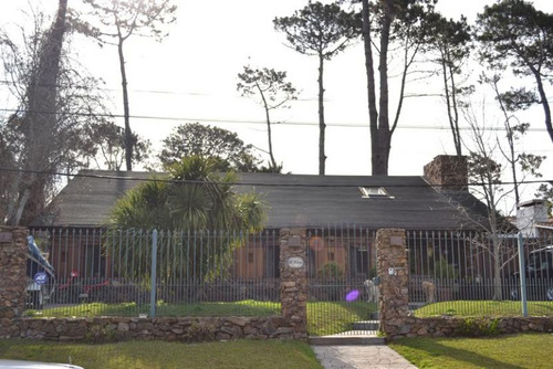 Venta De Casa 4 Dormitorios En Playa Mansa, Punta Del Este. (ref: Zen-4017)