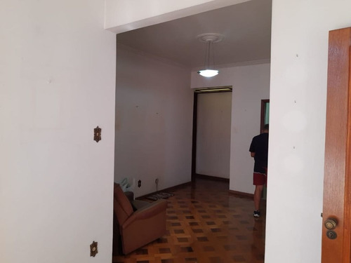 Imagem 20 de 30 de Apartamento Todo Reformado Com: Dois Quartos, Sala Um Banheiro Social E Dependência. - Ap5595