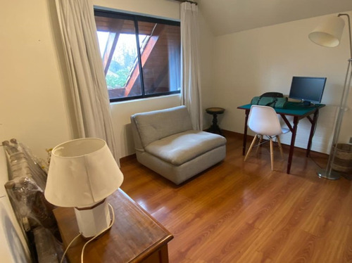 Excelente Casa En Lo Barnechea, Frente A Portal Dehesa