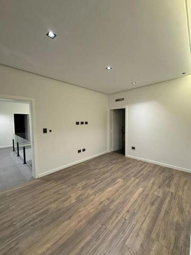 Casa En Venta - 3 Dormitorios 4 Baños - Canning