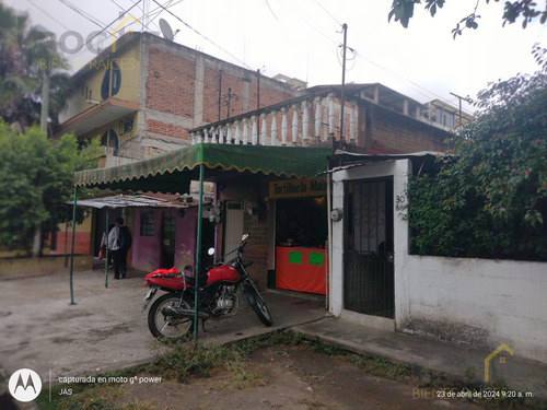 Edificio Con 2 Departamentos De 2 Niveles Y Un Local En La Colonia Ferrer Guardia.
