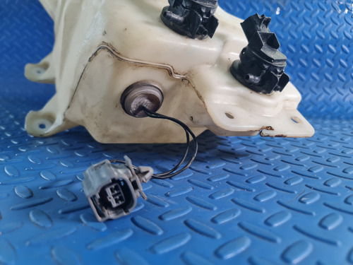 Deposito De Agua De Limpiaparabrisas Mazda 6 2003/2006 (Usado)