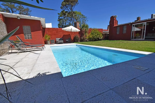 Casa Ubicada En Mansa, De 3 Dormitorios Con Piscina.