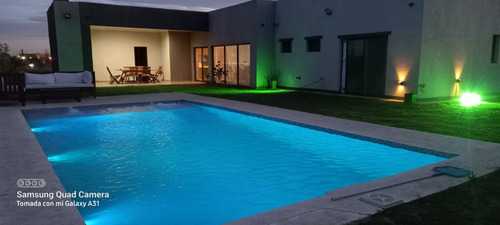 Casa En Venta Barrio San Sebastián, Area 8 Dueño Directo