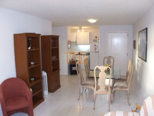 Imagen 2 de 24 de Departamento En Mansa A Pasos Del Mar