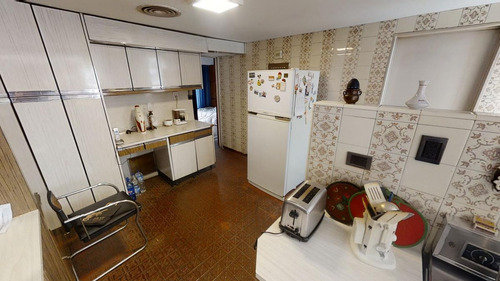 Imagen 18 de 22 de Departamento 4 Dormitorios Con Dependencia. 2 Balcones - Almagro