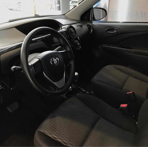 Imagem 9 de 10 de Toyota Etios 2017 1.3 16v X Aut. 5p