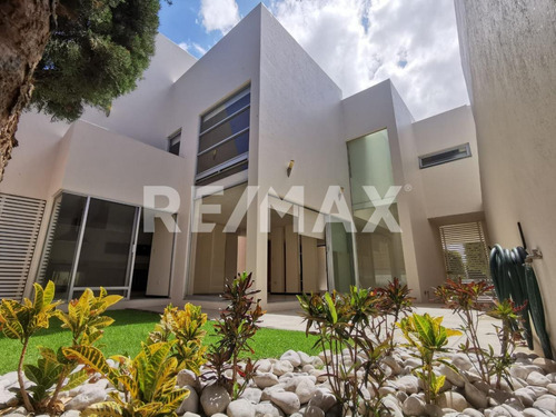 Casa En Venta En Lomas De Angelópolis 1