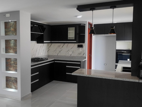 Imagen 7 de 27 de Valle De Los Chillos, A 5 Minutos Del Colibrí, Urb. Banco De Fomento, Preciosa Casa Por Estrenar, Totalmente Independiente Full Acabados, Cerca Al Supermaxi, Gestionamos Tu Crédito.