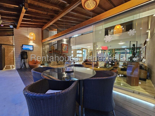 LG Vendo Hermosa Casa De Revista En La Urb. Lomas De Chuao, Con Planta Eléctrica