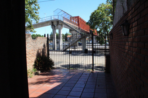 Casa Triplex Dueño Directo Cerca Del Dot Y De Av. Cabildo