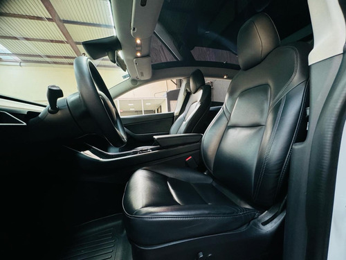 Tesla Model Y Manejo Autonomo 2020