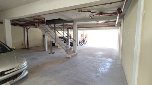 Imagen 6 de 16 de Departamento Con Cochera, Proximo A Facultad.