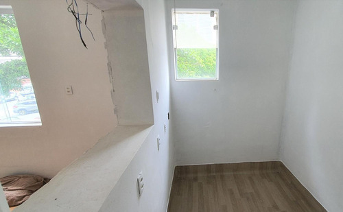 Alugo Ótima Sala Comercial Na Av. Epitácio Pessoa, Embaré, S - 2103