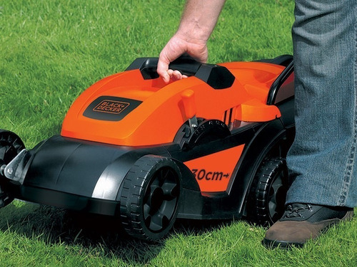 Imagen 2 de 8 de Cortadora De Pasto 1000w Black Decker Gr3050 Black + Decker