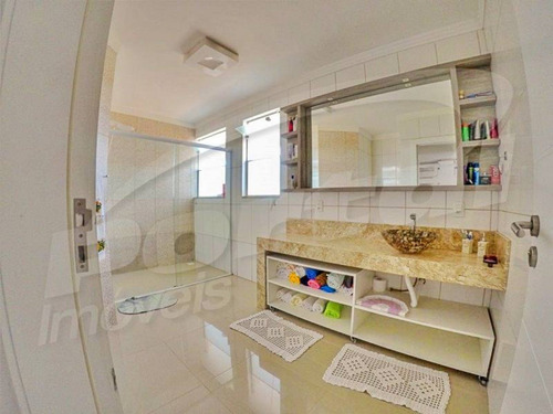 Excelente Casa De Alto Padrão Com 3 Quartos, Sendo 1 Suíte E 2 Demi-suítes, No Centro De Balneário Piçarras/sc (cód. 6965) - 3576965v