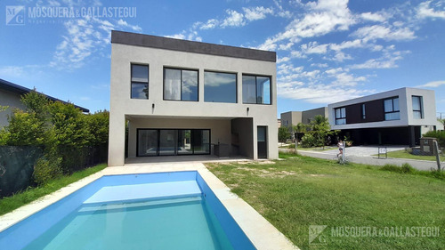 Casa En Venta En Vila Marina I