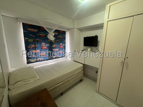 Ss: Vende Apartamento 25-17222 En Las Esmeraldas De 192,22 M2, 3h/4b/2pe2