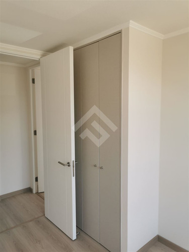 Departamento En Venta De 2 Dorm. 2 Baños Metro Plaza Maipú