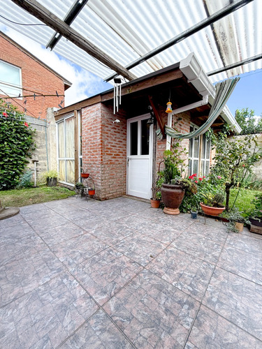 Venta Chalet 4 Ambientes, 3 Dormitorios, Garage, Quincho, Parque, Barrio La Florida