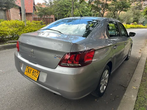 Peugeot 301 1.6 Allure Automático
