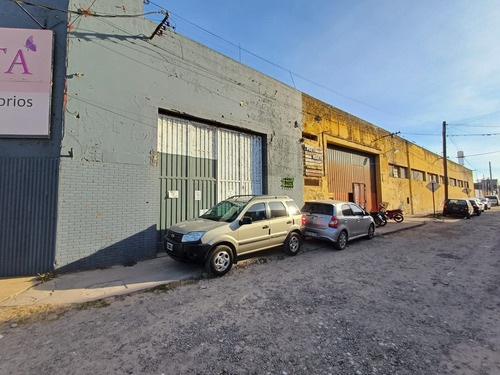 Gran Galpon Y Local Sobre Avenida Blas Parera