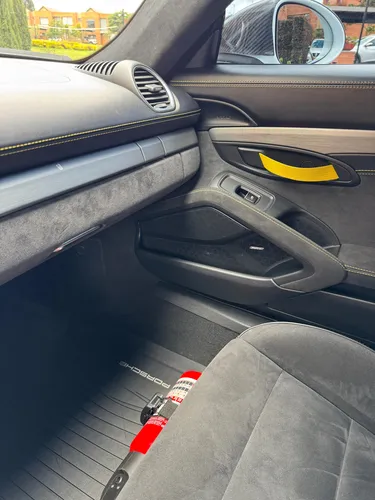 Porsche 718 Cayman GT4