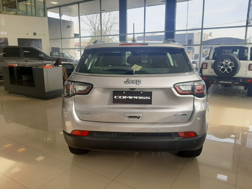 Imagen 9 de 23 de Jeep Compass Longitude Plus T270