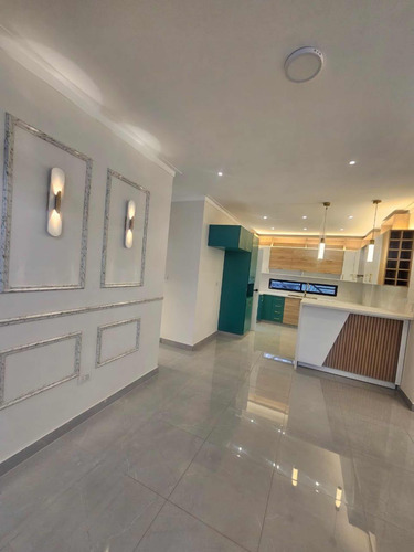 Exclusiva Casa Ubicada En El Residencial Los Lirios, La Roma