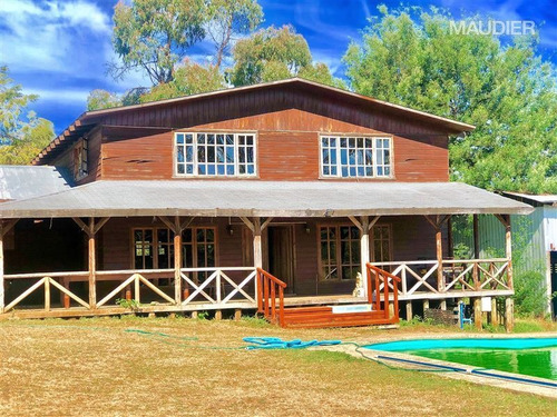 Casa En Venta De 5 Dorm. En Gorbea