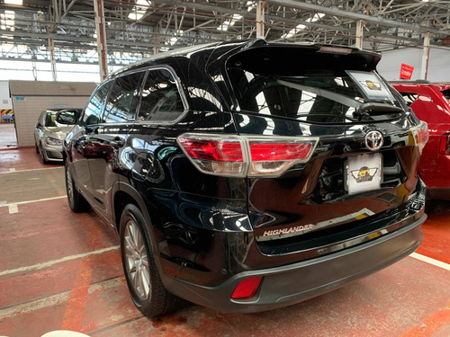 Imagen 4 de 15 de Toyota Highlander 3.5 Premium V6 Aut Ac Qcp 2015