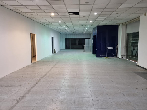 Imagen 5 de 25 de Local -esquina En 18 De Julio Esquina Andes , 450 M2, 45 Mts De Frente !!