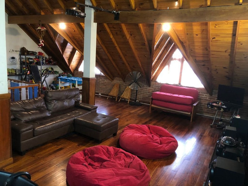 Merolla Vende | Hermosa Casa De Seis Ambientes En Parque Patricios Usd 550.000