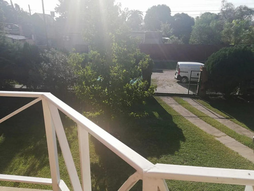 Casa En Venta - 4 Dormitorios 3 Baños - Cochera - 2.200mts2 - Florencio Varela