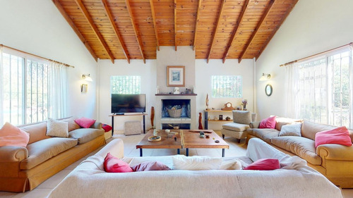 Casa Villa Elisa, 4 Dormitorios, Escritorio, 2 Baños.calefac