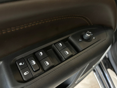 Jeep Commander 2.0 TD380 TURBO DIESEL OVERLAND AT9