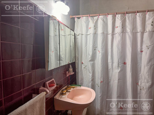 Casa En Venta De 4 Ambientes, Bernal.