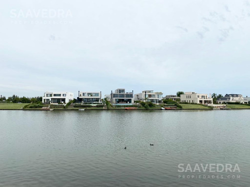 Imagen 1 de 13 de Excelente Lote Al Agua En Venta. Primera Linea Con Salida Al Lago Central. Barrio Virazon