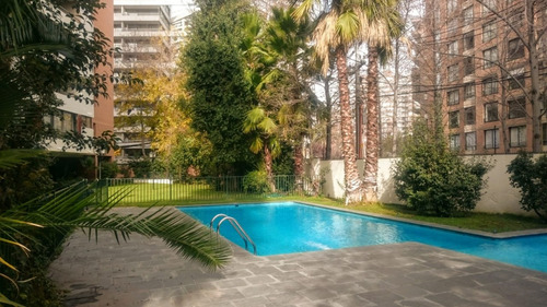 Lindo Dpto Amoblado. Barrio El Golf. Conectibilidad, Metro.