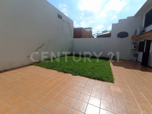 Casa En Venta En Fracc. Valle Marino, Av. Universidad, Villahermosa Tabasco