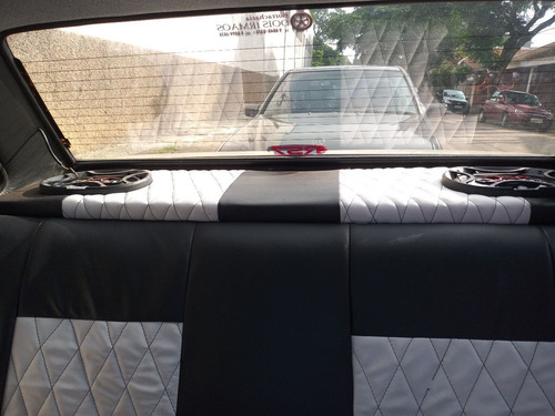 Imagem 4 de 9 de Volkswagen Voyage Antigo