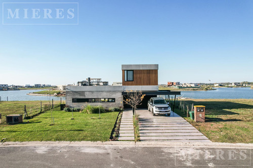 Casa En Venta En San Sebastián Área 7, A La Laguna