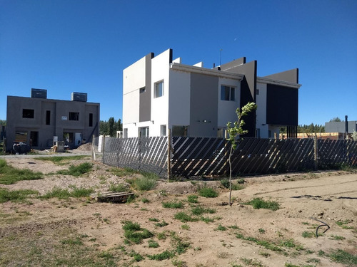 Imagen 2 de 15 de Se Vende Casa En B La Castellan 2 Dor