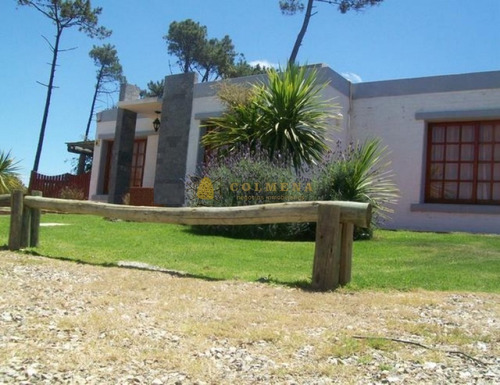 Casa En Tio Tom, De 3 Dormitorios Cuenta Con Piscina. Consulte!!!!!!!!- Ref: 2268