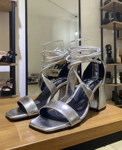 Sandalias Romanas Plata Plateadas Con Taco Cuadrado De Cuero