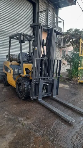 Autoelevador Caterpillar 3500kg Torre Triple Nafta/gas