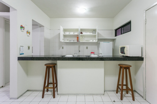 Imagem 5 de 14 de Apartamento 205, 5º Pav., Mobiliado Em Bem Pertinho Da Praia